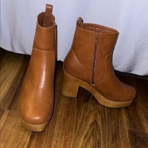 Universal Thread Tan Heeled Boots with Block Heel